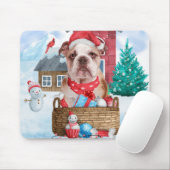 Englischer Bulldog im Schnee Weihnachts-Hundehaus Mousepad (Mit Mouse)