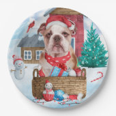 Englischer Bulldog im Schnee Weihnachts-Hundehaus Pappteller (Vorderseite)