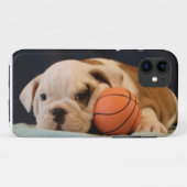 Englischer Bulldoggen-Basketball-Welpe Case-Mate iPhone Hülle (Rückseite (Horizontal))