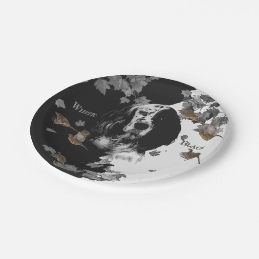 Englischer Setter in Schwarzweiß Pappteller (Schrägansicht)