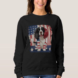 Englischer Springer Spaniel Hund mit amerikanische Sweatshirt