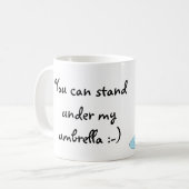 Englisches Mädchen mit Regenschirm im Regen Kaffeetasse (Vorderseite Links)
