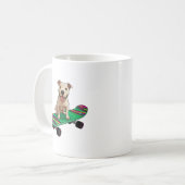 English Bull Terrier auf einem Skateboard Kaffeetasse (Vorderseite Links)