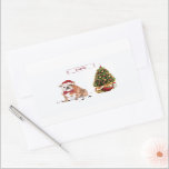 English Bulldog Funny Christmas Dog mit Baum Rechteckiger Aufkleber<br><div class="desc">Ein englischer Bulldogge,  neben einem verzierten Weihnachtsbaum,  spielt eine rote Bogen-Krawatte und Weihnachtsmannmütze. Schicken Sie dieses lustige Weihnachtsgeschenk,  wie Sie sich ein neues Jahr wünschen,  über das es sich zu bellen lohnt!</div>