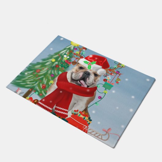 English Bulldog in Snow mit Weihnachtsgeschenken Fußmatte (Schrägansicht)