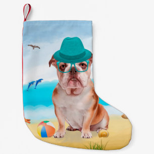 English Bulldog on Beach Kleiner Weihnachtsstrumpf