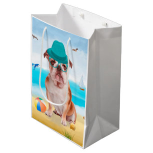 English Bulldog on Beach Mittlere Geschenktüte