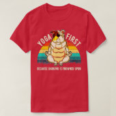 English Bulldog Yoga Idee T-Shirt (Design vorne)