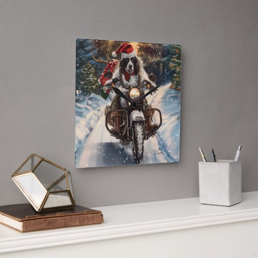 English Setter Dog Riding Motorrad Weihnachten Quadratische Wanduhr (Büro)