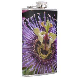 Enigmatic Beauty: Die Lila Passion-Blume Flachmann