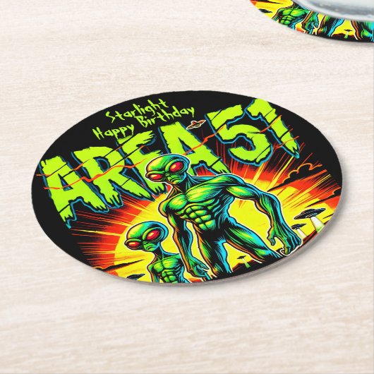 Enigmatische Außerirdischen erscheinen in der Nähe Runder Pappuntersetzer (Angewinkelt)