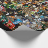 Enorme Sammlung Alkohol-Flaschen nach einem Party Geschenkpapier (Ecke)