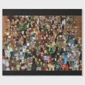 Enorme Sammlung Alkohol-Flaschen nach einem Party Geschenkpapier (Flach)