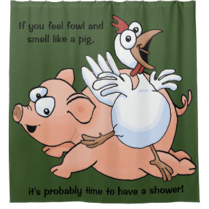 Enormes Cartoonschwein und -huhn auf einem Duschvorhang