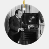 Enrico Caruso mit einem Keramik Ornament (Hinten)