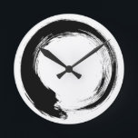 Enso Zen Circle Runde Wanduhr<br><div class="desc">Zen Spirit & Enso,  Zen Circles. Enso ist ein japanisches Wort,  das "Kreis" bedeutet,  und ein Begriff,  das eng mit Zen verbunden ist. Es symbolisiert das Absolute,  die Erleuchtung,  die Kraft,  die Eleganz,  das Universum und das Leere; es kann auch die japanische Ästhetik selbst symbolisieren.</div>