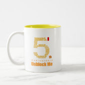 Entblocken Sie mich 5. Jahr-Tasse 03 Zweifarbige Tasse (Links)