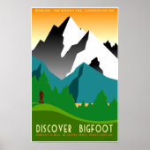 Entdecken Sie Bigfoot in farbenfrohen Bergen Poster (Vorne)