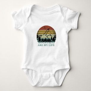 Entdecken Sie das Outdoor-Wanderlogo für Wanderer Baby Strampler