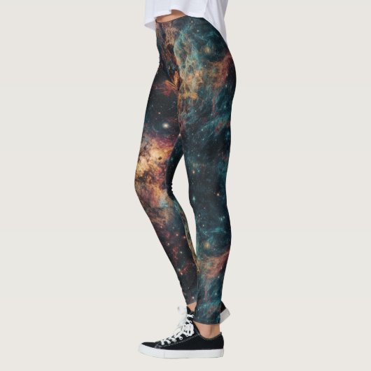 Entdecken Sie das Universum im Stil mit Galaxy-Leg Leggings (Links)