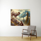 Entdecken Sie den Bighorn Sheep Grizzly Cub Mounta Wandteppich (Beispiel (Horizontal))