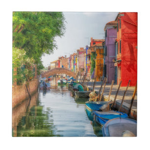 Entdecken Sie den lebendigen Charme von Burano Fliese