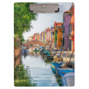 Entdecken Sie den lebendigen Charme von Burano Klemmbrett