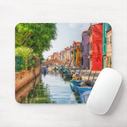 Entdecken Sie den lebendigen Charme von Burano Mousepad (Mit Mouse)