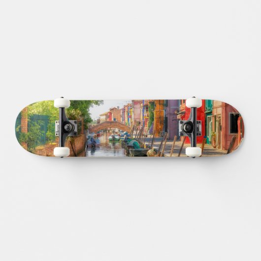 Entdecken Sie den lebendigen Charme von Burano Skateboard (Horizontal)