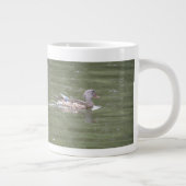 Ente auf der Tasse des Sees (Rechts)