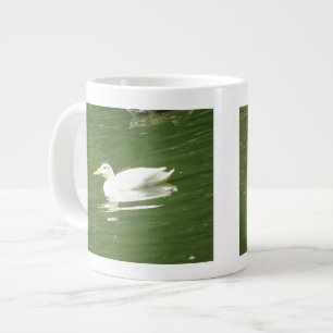 Ente auf der Wasser-Tasse Jumbo-Tasse