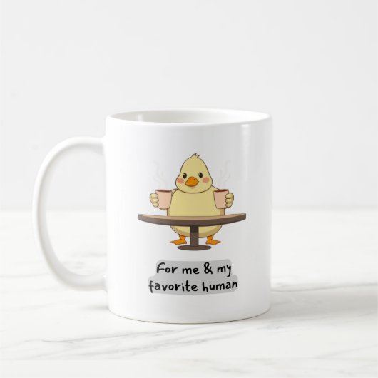 Ente, die zwei Tassen Kaffee hält (Links)