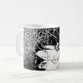 Ente in Reeds Schwarze und Weiße Seen Natur Kaffeetasse (Vorderseite Links)