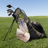 Ente stößt auf golfhandtuch (Gras)