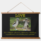 Enten mit blauen Füßen in Liebe Wandteppich Mit Holzrahmen (Vorne)