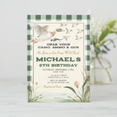 Entenjagd Greifen Sie Ihre Gun Wild Fun Boy Geburt Einladung (Stehend Vorderseite)