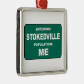 Entering Stokedville Population Me Ornament Aus Metall (Rechts)