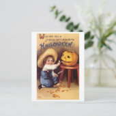 Entertaining Halloween Boy Carving Pumpkin Postkarte (Stehend Vorderseite)