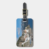 Entfernte Ansicht von Atrani auf Amalfi-Küste Gepäckanhänger (Vorderseite vertikal)