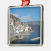 Entfernte Ansicht von Atrani auf Amalfi-Küste Ornament Aus Metall (Links)