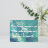 Entfernung bedeutet so wenig Postkarte (Stehend Vorderseite)