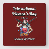 Entfesseln Sie den Girl-Power. Internationaler Fra Quadratische Wanduhr (Vorderseite)