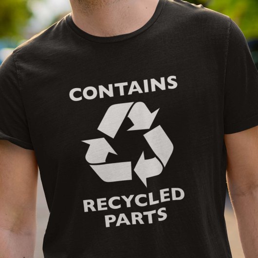 Enthält Gerecycelt Teile T-Shirt