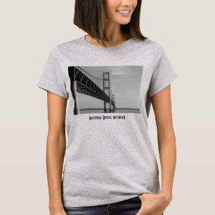 Entlang der Mackinac-Brücke Grayscale-T - Shirt
