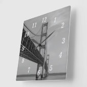 Entlang der Mackinac-Brücke Grayscale Wall Clock Quadratische Wanduhr (Winkel)