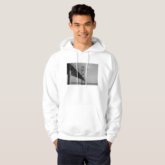 entlang Mackinac Bridge Grayscale Hoodie (Vorne ganz)