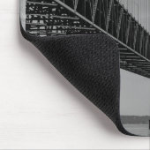 entlang Mackinac Bridge Grayscale Mousepad (Ecke)