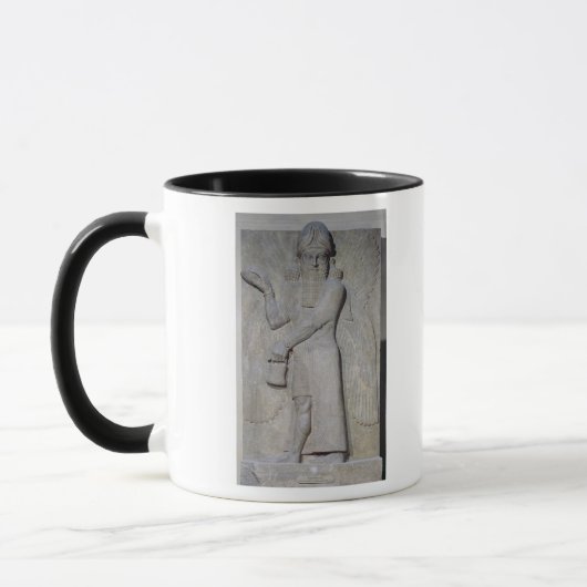 Entlastung, die einen Winged Geist darstellt Tasse (Links)