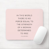 Entschlossene Frau, die Zitat-rosa Schwarzes Mousepad (Mit Mouse)