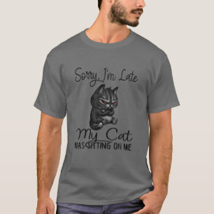 Entschuldige, dass meine Katze zu spät auf meinem T-Shirt